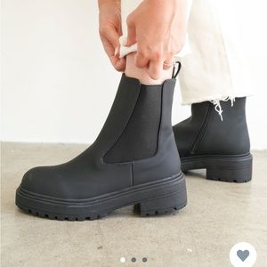 SOLD ON CROSS POST LISTING!!!!!CJLA Franklin Boot